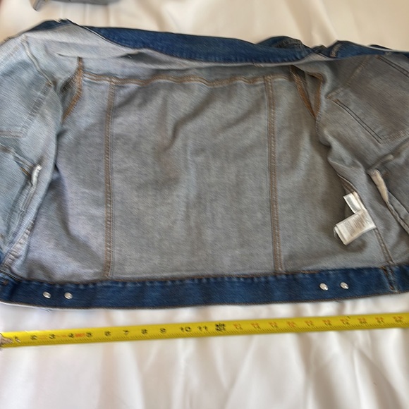 Like new J Crew Mercantile jean jacket. Size XL. - Picture 8 of 10